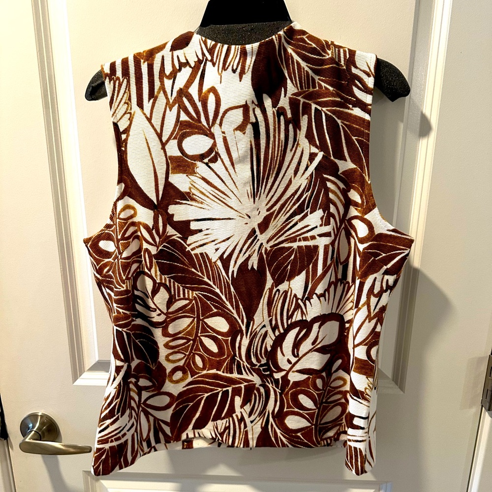 Classic sleeveless shell